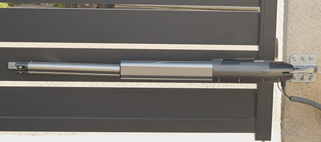 Pohon pro křídlovou bránu